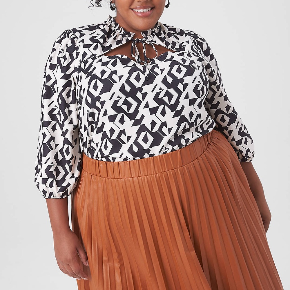 Lane Bryant Women’s Black/White Medium Sleeve Cutout-Neck Blouse Sz 30/32